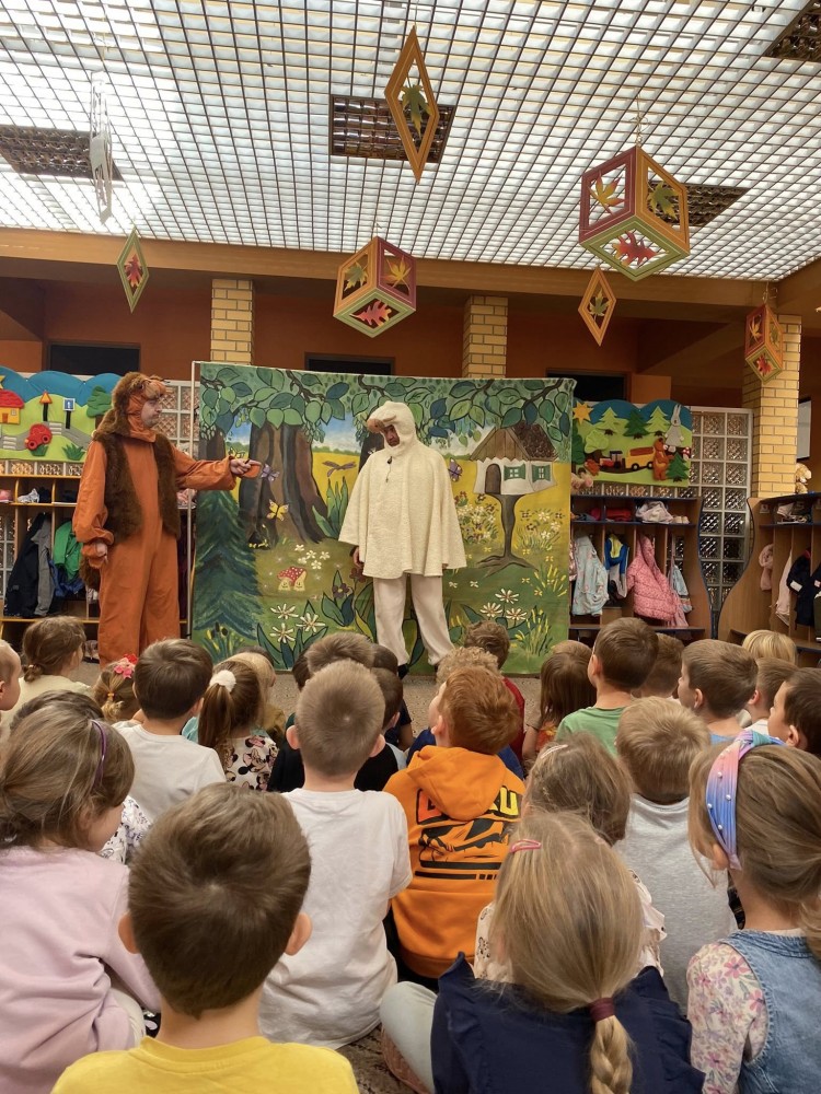 teatrzyk pt.,,Futerko Jeżyka